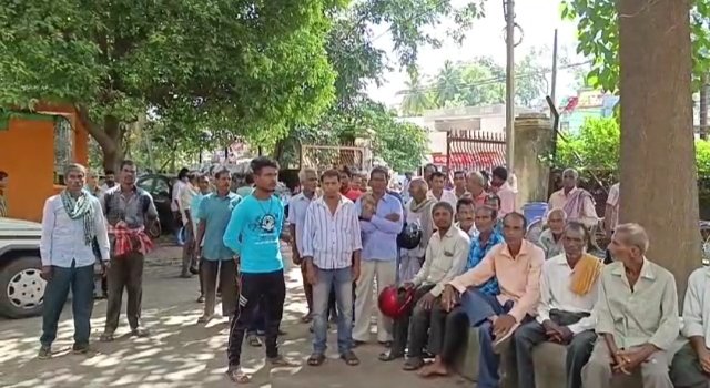 ଚୋରା ବାଲି ଘାଟକୁ ବିରୋଧ କରିବାରୁ ବାଲି ମାଫିଆଙ୍କ ରୋଷର ଶୀକାର ହେୁଛନ୍ତି ଗ୍ରାମବାସୀ