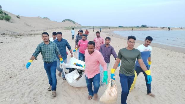 ଅଷ୍ଟମ ପର୍ଯ୍ୟାୟରେ ମାର୍କଣ୍ଡି ବେଳାଭୂମୀ ସଫେଇ କଲେ ଇକୋ ୱାରିୟର