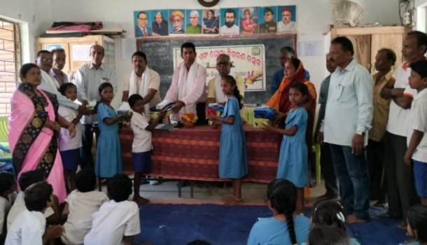 ଭୋଗଡା ବିଦ୍ୟାଳୟରେ ପୋଷାକ ବଣ୍ଟନ ମେଳା