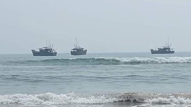 ସମୁଦ୍ର ର ନିଷିଦ୍ଧାଞ୍ଚଳ ରେ ମାଳ ମାଳ ଟ୍ରଲର