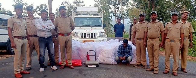 ୭୦୨ କିଲୋ ଗଞ୍ଜେଇ ସହ ବୋଲେରୋ ପିକ ଅପ ଜବତ ଜଣେ ଗିରଫ