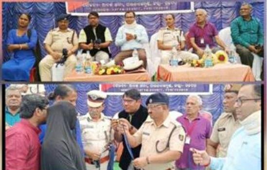 ପ୍ରଶାସନ ପକ୍ଷରୁ ବରିଷ୍ଠ ନାଗରିକ ଓ କିନ୍ନର ମାନଙ୍କୁ ନେଇ ପରିଚୟ ପତ୍ର କାର୍ଡ ବଣ୍ଟନ ଏବଂ ସ୍ୱାସ୍ଥ୍ୟ ପରୀକ୍ଷା କାର୍ଯ୍ୟକ୍ରମ