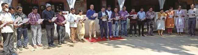 ସମ୍ବିଧାନ ଦିବସରେ ପ୍ରଶାସନ ପକ୍ଷରୁ ସାମୂହିକ ମୁଖବନ୍ଧ ପାଠ