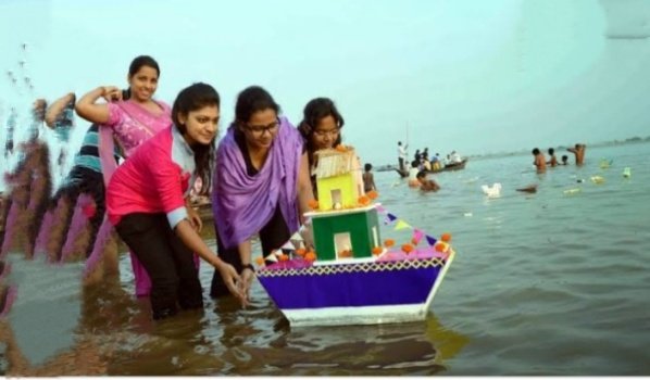 ନଦୀ, ପୁଷ୍କରିଣୀ ରେ ଡଙ୍ଗା ଭସାଇଲେ ଶ୍ରଦ୍ଧାଳୁ
