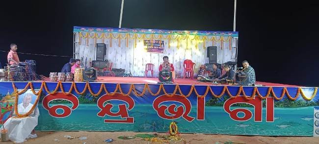 ଚନ୍ଦ୍ରଭଗା ତୀର୍ଥ ପୁଷ୍କରିଣୀ ରେ ଡଙ୍ଗା ଭସାଇଲେ ଶହ ଶହ ଶ୍ରଦ୍ଧାଳୁ