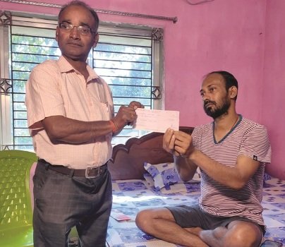 କିଡ଼ନୀ ରୋଗ ପୀଡ଼ିତ ଦୀପୁଙ୍କୁ ଭଦ୍ରକର ସମାଜସେବୀଙ୍କ ସହାୟତା
