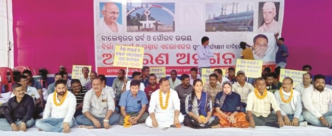 ବିରଳା ଟାୟାର୍ସ-ବାଲେଶ୍ୱର ଆଲୋୟେଜ କାର୍ଯ୍ୟକ୍ଷମ ଦାବିରେ ଅନଶନ