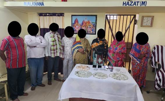 ଜୁଆ ଆଡ୍ଡାରେ ପୋଲିସର ଚଢାଉ:୪ ମହିଳା ଓ ୪ ପୁରୁଷ ଜୁଆଡି ଗିରଫ