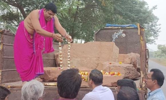 ପାରଳା ଶ୍ରୀ ଜଗନ୍ନାଥ ମନ୍ଦିରର ରେଖା କୋଠା ନିର୍ମାଣ ପାଇଁ ପ୍ରଥମ ବଉଳ ମାଳ ଶିଳା ଦେବତା ପହଞ୍ଚିଲେ