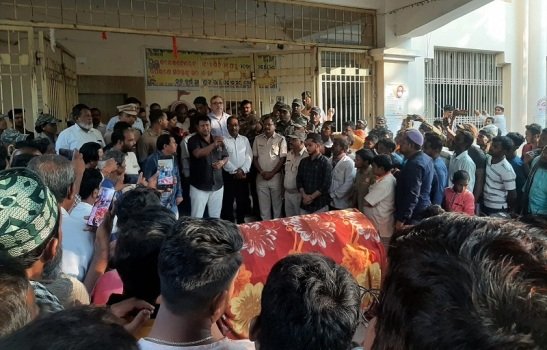 ବାଲିଆ ବାଣ ବିସ୍ପୋରଣ ଘଟଣା: ଆଉ ଜଣଙ୍କ ମୃତ୍ୟୁକୁ ନେଇ ଜିଲ୍ଲାପାଳଙ୍କ କାର୍ଯ୍ୟାଳୟ ଘେରାଉ