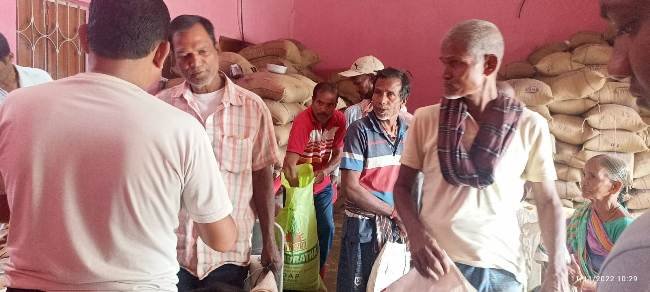 ଖବର ପ୍ରକାଶ ପରେ ବାଲିବରେଇରେ ଚାଉଳ ବଣ୍ଟନ ହେଲା