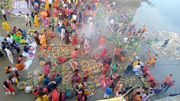 ଛଟ ପୂଜା ପାଇଁ ବାଲିଘାଟରେ ଭିଡ଼