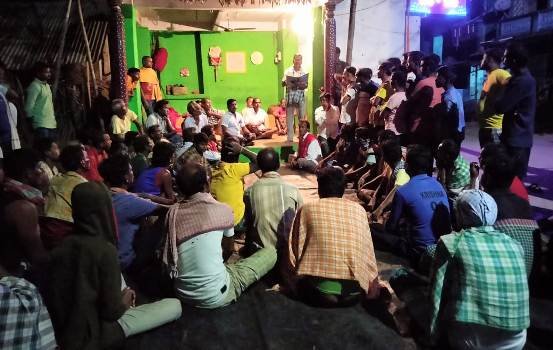 ପଞ୍ଚାୟତ ରେ ମଦ ବିକ୍ରି କୁ ବିରୋଧ ପଲ୍ଲୀ ସଭାରେ କଠୋର ନିଷ୍ପତ୍ତି ତହସିଲଦାର ଙ୍କ ଜରିଆରେ ଜିଲ୍ଲାପାଳ ଙ୍କୁ ଦାବି ପତ୍ର