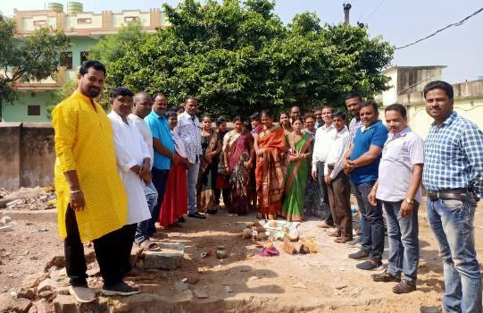 ମିଶନ ଶକ୍ତିର ଗୃହ ନିର୍ମାଣସକାଶେ କାଉନସିଲର ଙ୍କ ଦ୍ୱାରା ଭିତ୍ତି ପ୍ରସ୍ତର ସ୍ଥାପନ