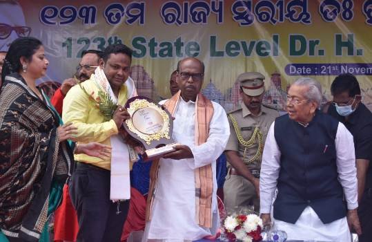 ସମାଜସେବୀ ଆଦିତ୍ୟଙ୍କୁ ଡ଼ ମହତାବ ସମ୍ମାନ