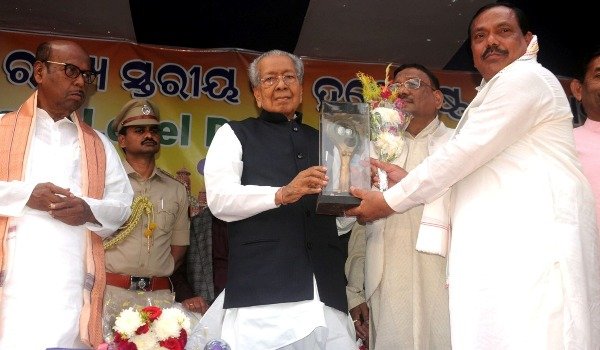 ଡକ୍ଟର ଦିଲ୍ଲୀପ ଶ୍ରୀଚନ୍ଦନଙ୍କୁ ଟ୍ରି ମ୍ୟାନ ଅଫ ଦି ଇଣ୍ଡିଆ ସମ୍ମାନ