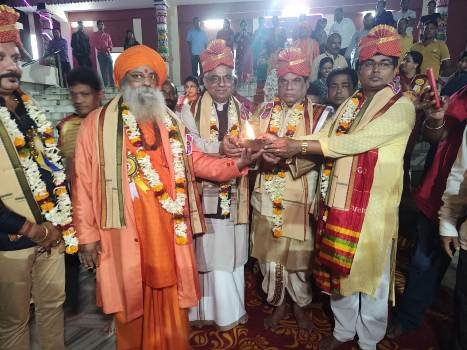 ବିଶ୍ୱଶାନ୍ତି ପାଇଁ ଦେବ ଦୀପାବଳୀରେ ରାମ ମନ୍ଦିରଠାରେ ଜଳିଲା ୫୦୦୦ ଦୀପ
