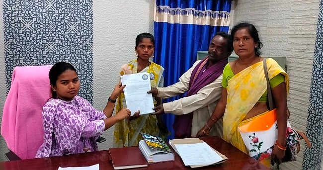 କୃଷକ ପଞ୍ଜିକରଣ ତାରିଖ ବୃଦ୍ଧି ନେଇ ବିଡ଼ିଓ ଙ୍କୁ ଦାବୀ ପତ୍ର ପ୍ରଦାନ