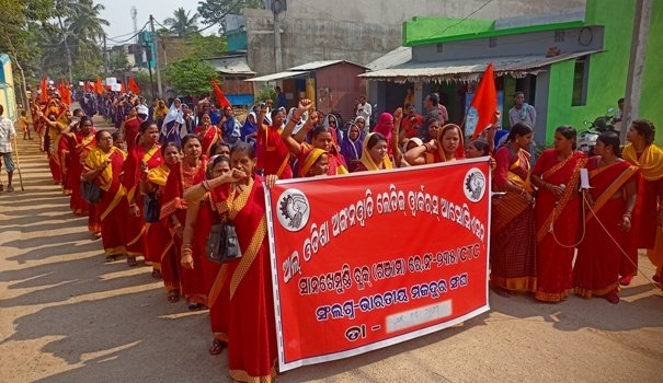 ବିଭିନ୍ନ ଦାବି ନେଇ ସାନଖେମୁଣ୍ଡି ବ୍ଲକ ଅଙ୍ଗନବାଡି କର୍ମୀ ଓ ସହାୟିକାଙ୍କ ବିକ୍ଷୋଭ ରାଲି