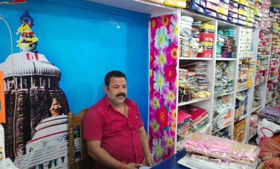 ରାତି ପାହିଲେ ପ୍ରଥମାଷ୍ଟମୀ ଅନଲାଇନ ମାର୍କେଟିଂ ଯୋଗୁଁ ଖାଁ ଖାଁ କପଡା ଦୋକାନ