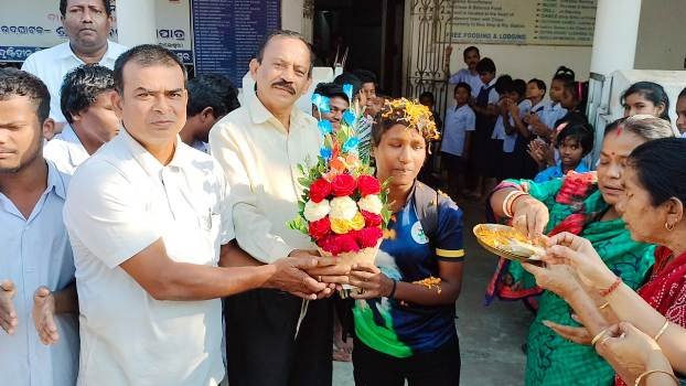 ଭାରତୀୟ ଦୃଷ୍ଟିବାଧିତ ଫୁଟବଲ ଟିମ ଖେଳାଳି ଛାତ୍ରୀ ପଦ୍ମିନୀଙ୍କୁ ସମ୍ବର୍ଦ୍ଧନା