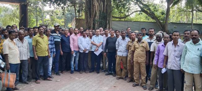 ବକେୟା ଭତ୍ତା ଅର୍ଥ ପାଇଁ ଆଇଜିଙ୍କ ଅଫିସ ଆଗରେ ଗ୍ରାମରକ୍ଷୀଙ୍କ ଧାରଣା