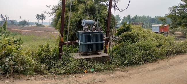 ବିପଦଜନକ ଅବସ୍ଥାରେ ମୁକୁଳା ଟ୍ରାନସଫରମର ସ୍ଥାନାନ୍ତର ଦାବି
