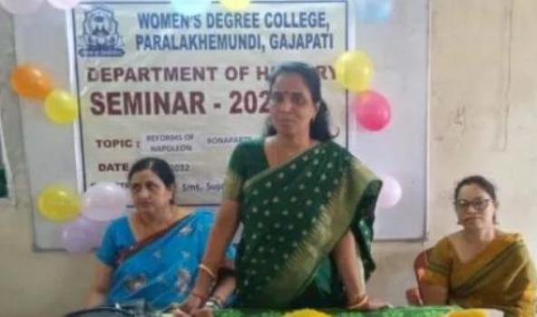 ସ୍ନାତକ ମହା ବିଦ୍ୟାଳୟ ପରିସରରେ ଇତିହାସ ବିଭାଗର ପାଠଚକ୍ର