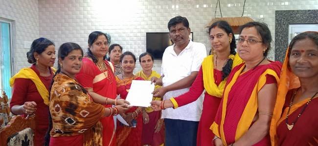 ବେଲଗୁଣ୍ଠା ଅଙ୍ଗନୱାଡି କର୍ମୀ ସଂଘର ବ୍ଳକ୍ ଅଧ୍ୟକ୍ଷ ଏବଂ ବିଧାୟକଙ୍କୁ ସ୍ମାରକ ପତ୍ର
