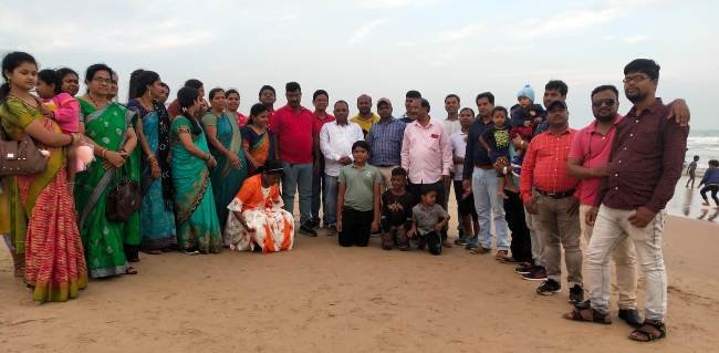 ଏଗାର ବର୍ଷ ପରେ ଗାଙ୍ଗପୁର ଶିକ୍ଷକ ଶିକ୍ଷୟିତ୍ରୀଙ୍କ ପାରିବାରିକ ବନ୍ଧୁ ମିଳନ