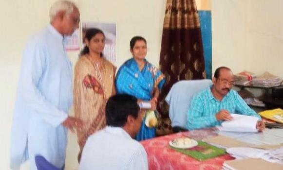 ସମବାୟ ଆର୍ବନ ବ୍ୟାଙ୍କର ସଭ୍ୟ ସଭ୍ୟାଙ୍କୁ ଅଜଗ୍ୟଘୋଷଣା ନିମନ୍ତେ ସଭ୍ୟସଭ୍ୟାଙ୍କ ଅଭିଯୋଗ