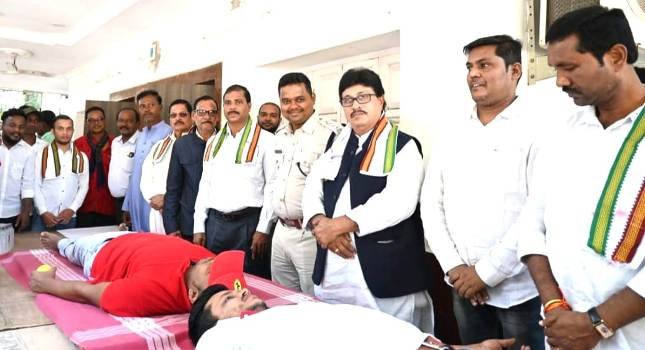 ବିଧାୟକଙ୍କ ଜନ୍ମଦିନ ଉପଲକ୍ଷେ ଦିଗପହଣ୍ଡି ରେ ରକ୍ତଦାନ ଶିବିର