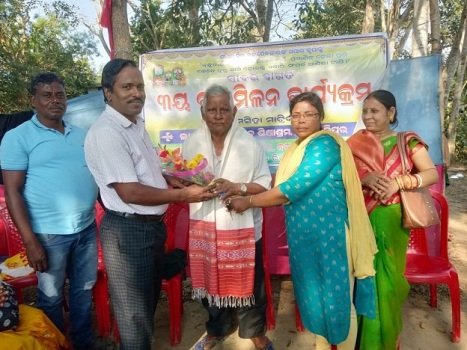 ବନ୍ଧୁମିଳନ କାର୍ଯ୍ୟକ୍ରମରେ ଅବସରପ୍ରାପ୍ତ ଶିକ୍ଷକଙ୍କୁ ସମ୍ବର୍ଦ୍ଧନା