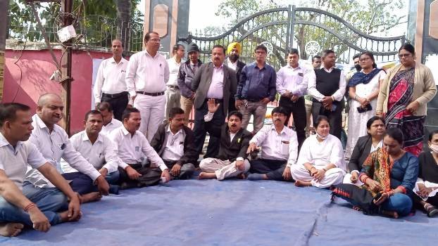 ବାଲେଶ୍ୱର ବାର ଆସୋସିଏସନ ପକ୍ଷରୁ ଗଣସତ୍ୟାଗ୍ରହ