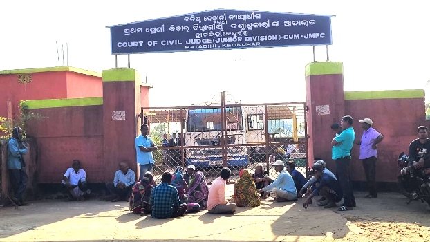 ଅଭିଯୁକ୍ତକୁ କୋର୍ଟ ହାଜିରା ବେଳେ ଉତ୍ତେଜନା