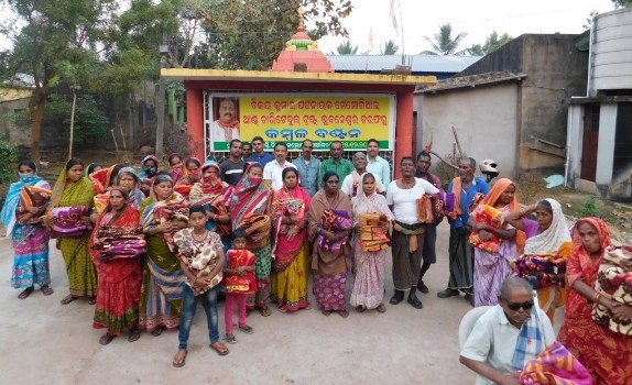 ଗାନ୍ଧି ଶାନ୍ତି ନିବାସ କଲୋନୀରେ ଶୀତବସ୍ତ୍ର ବଣ୍ଟନ