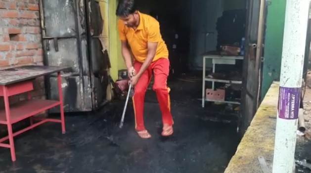 ଟାୟାର ଦୋକାନରେ ନିଆଁ: ଅଳ୍ପକେ ବର୍ତ୍ତିଲା ଲକ୍ଷାଧିକ ଟଙ୍କାର ସମ୍ପତ୍ତି