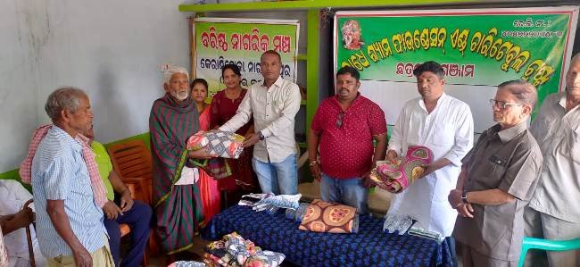 କେରାଣ୍ଡିତୋଳା ନାରାୟଣପୁର ଗ୍ରାମରେ ଅସହାୟ ବ୍ୟକ୍ତିଙ୍କୁ ଶୀତ ବସ୍ତ୍ର ବଣ୍ଟନ କାର୍ଯ୍ୟକ୍ରମ
