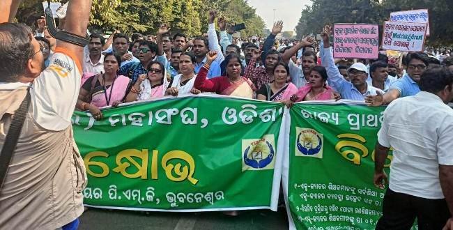 ଲୋୟର ପିଏମ୍‌ଜିରେ ୨୦ ହଜାର ଶିକ୍ଷକଙ୍କ ଗର୍ଜନ