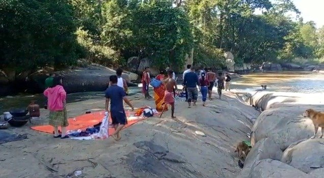 ଲଭର୍ସ ପଏଣ୍ଟ ନଦୀରେ ଦୁଇ ପର୍ଯ୍ୟଟକ ବୁଡିବା ବେଳେ ସ୍ଥାନୀୟ ଲୋକେ ଉଦ୍ଧାର କଲେ
