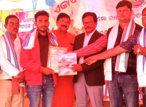 ଯୁବ କବି ଜନ୍ମଜୟଙ୍କୁ ଅନନ୍ୟା କବିକୁଞ୍ଜ ସମ୍ମାନ