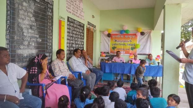 ଆମ୍ବଡୋଳି ବିଦ୍ୟାଳୟରେ ବାର୍ଷିକ ଉତ୍ସବ