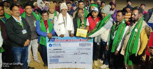 ଜାରିତାଣ୍ଡିରେ ସୁଦାମ ମାରାଣ୍ଡି ଆନ୍ତଃ ରାଜ୍ୟ କ୍ରିକେଟ କପ୍ ଟୁର୍ଣ୍ଣାମେଣ୍ଟରେ ମହେଶ ହେମ୍ବ୍ରମ ଷ୍ଟ୍ରାଇକର ଚମ୍ପିୟାନ