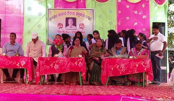 ଭୋଦର ସ୍କୁଲ ରେ ଅବସରକାଳୀନ ବିଦାୟ ସମ୍ବର୍ଦ୍ଧନା ଉତ୍ସବ