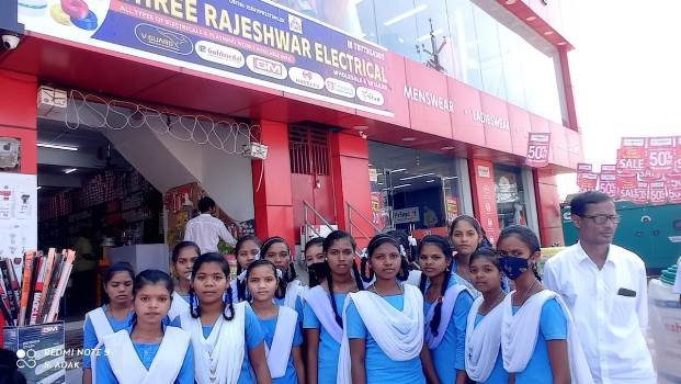 ବାରଣାସୀ ହାଇସ୍କୁଲ ଛାତ୍ର ଛାତ୍ରୀଙ୍କର କ୍ଷେତ୍ର ପରିଭ୍ରମଣ କାର୍ଯ୍ୟକ୍ରମ