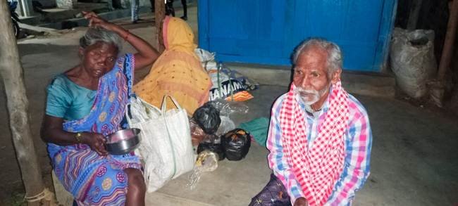ଭୋକ ମେଂଟେଇବା ପାଇଁ ବୃଦ୍ଧାବୃଦ୍ଧି ବୟସରେ ଭିକ ମାଗୁଛନ୍ତି ,କାହା ପାଇଁ ସରକାରଙ୍କ ସହାୟ ଯୋଜନା