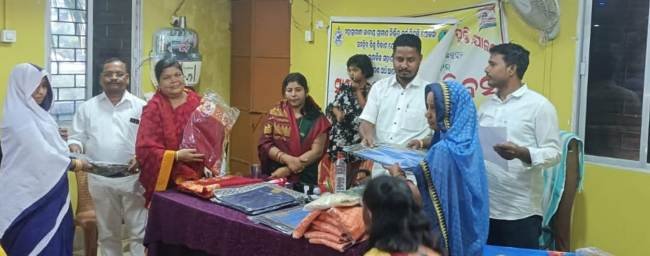 ହକି ବିଶ୍ୱକପ ଉପଲକ୍ଷେ ୟୁନିଫର୍ମ ଶାଢ଼ୀ ବଣ୍ଟନ