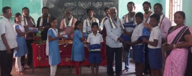 ତାମ୍ବୀରି ଉ.ପ୍ରା. ବିଦ୍ୟାଳୟରେ ପୋଷାକ ବଣ୍ଟନ ମେଳା