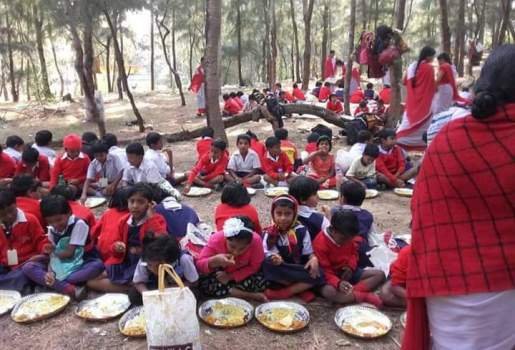 ପର୍ଯ୍ୟଟନସ୍ଥଳୀ ରେ ପର୍ଯ୍ୟଟକ ଙ୍କ ଭିଡ଼ ଜମିଲା