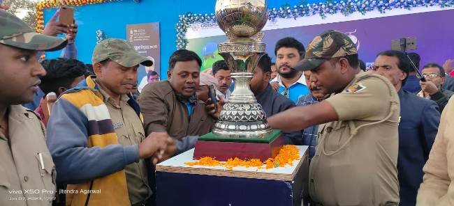 ରାଇରଙ୍ଗପୁରରେ ହକି ବିଶ୍ବକପ୍ ଟ୍ରଫି କୁ ବିପୁଳ ସମ୍ବର୍ଦ୍ଧନା